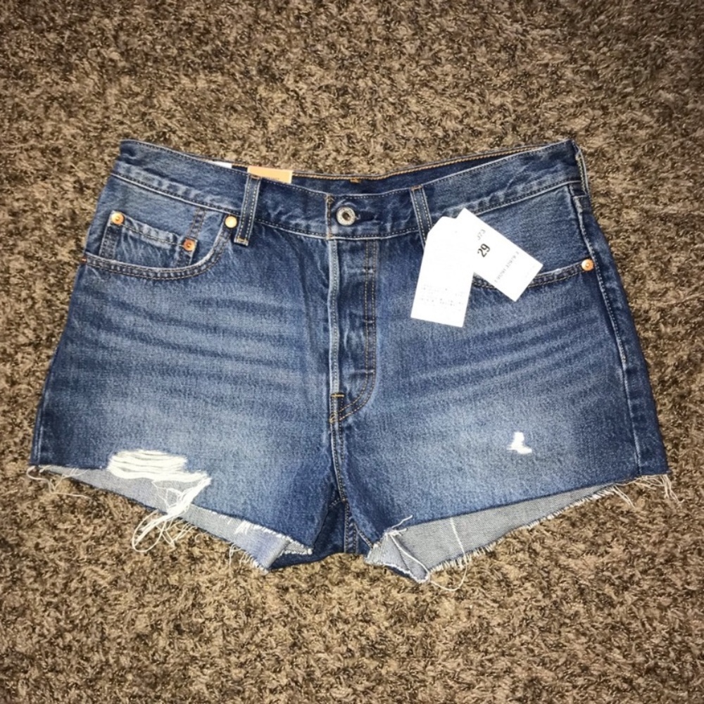 New with tags Levi’s 501 high waist shorts.
